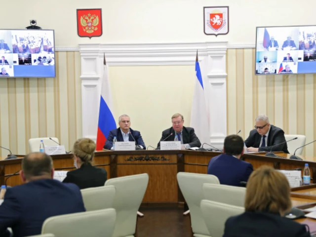 Председатель набсовета Фонда содействия реформированию ЖКХ Сергей Степашин и генеральный директор Фонда ЖКХ Константин Цицин обсудили вопросы реализации программ расселения аварийного жилья, капремонта многоквартирных домов и проектов модернизации систем коммунальной инфраструктуры в Республике Крым