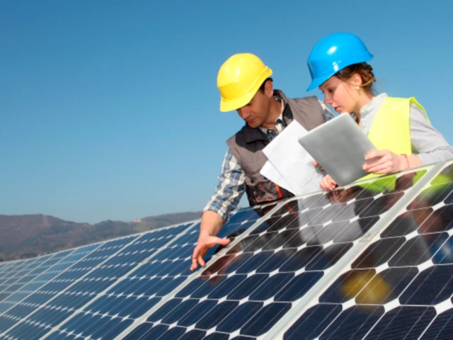 Ученые ОмГТУ разработали инновационные солнечные панели с автоматической очисткой и ориентации по Солнцу